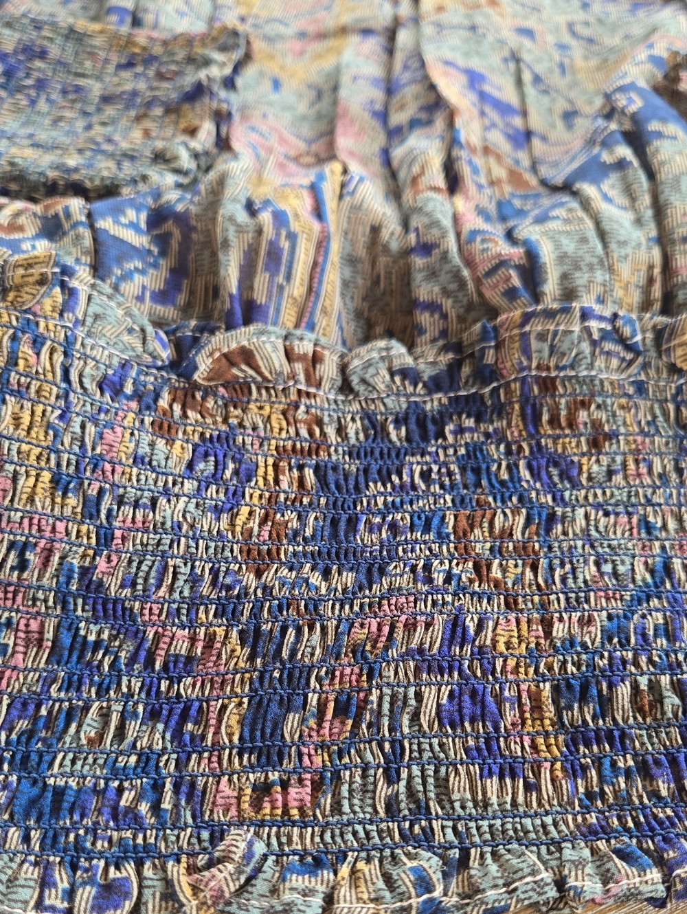 Elan Blue Tapestry Peasant Blouse M Boho Artsy Ruffle Smocked Business Flirty - Picture 9 of 10